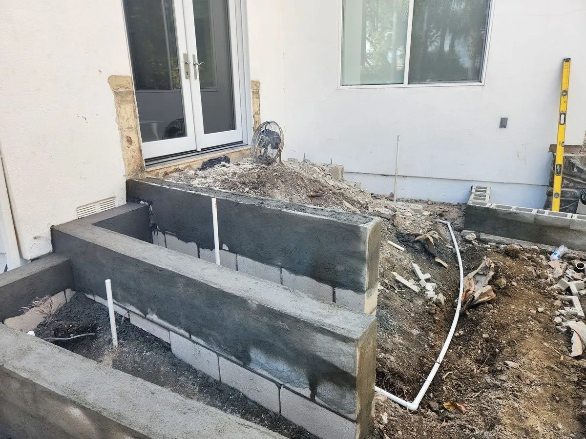 Concrete steps with waterproofing membrane