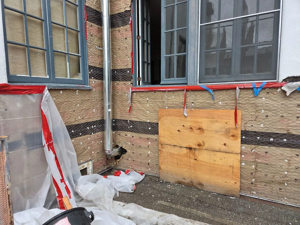 Exterior building weatherproofing and insulation wrap